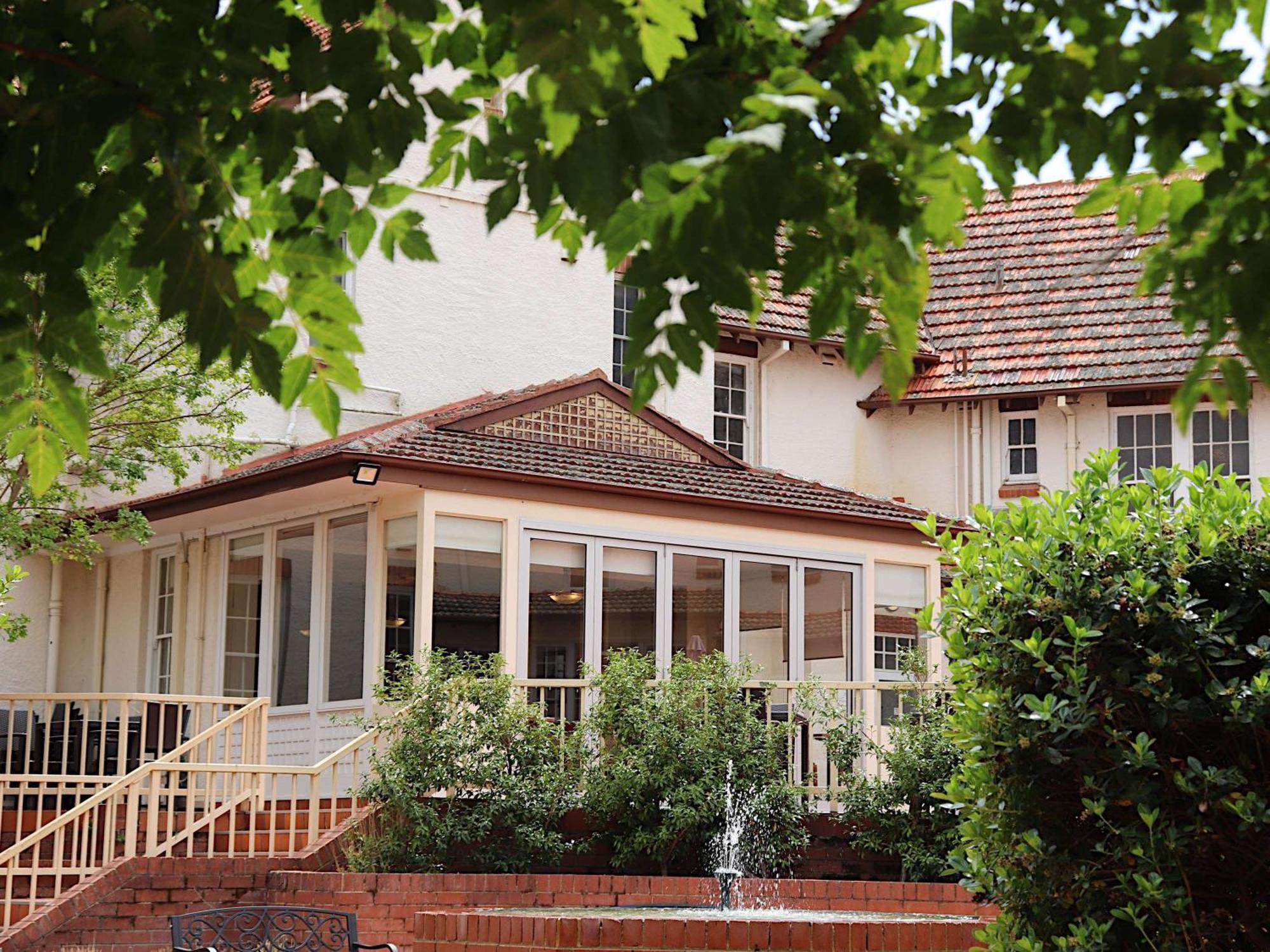 Mercure Canberra Exteriör bild
